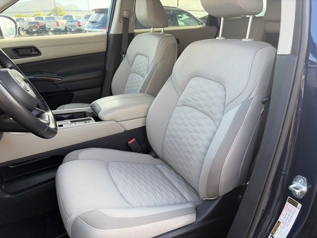 2023 Nissan Pathfinder SV