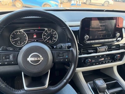 2023 Nissan Pathfinder SV