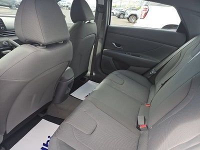 2024 Hyundai Elantra SE